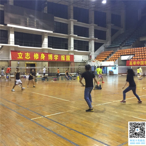 科頤辦公第三次羽毛球賽緊張進行中