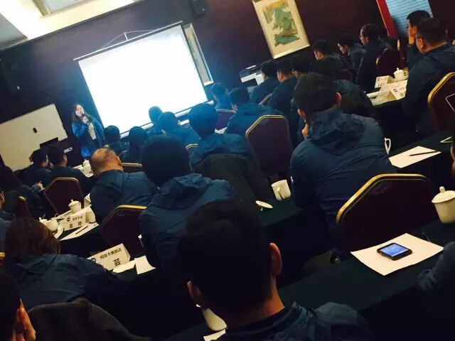 柯尼卡美能達(dá)周吉羅列介紹了KM解決方案產(chǎn)品類型和種類，幫助經(jīng)銷商伙伴們?nèi)媪私釱M產(chǎn)品-科頤辦公分享