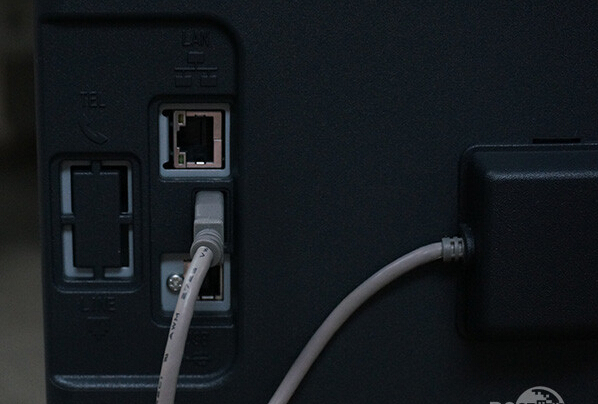 連接電腦的USB連接端口以及網(wǎng)線端口-科頤辦公