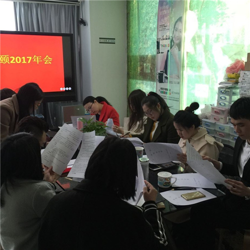 簽合同咯 來(lái)年繼續(xù)加油！