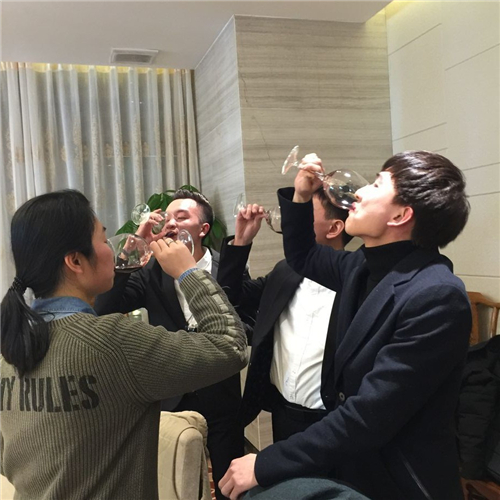 科頤2017年年會(huì)團(tuán)圓飯，把酒飲歡